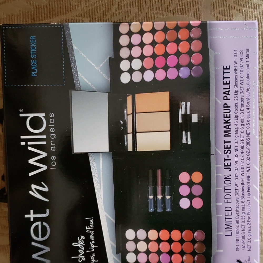 Wet n Wild Limited Edition Jet-Set Makeup Palette